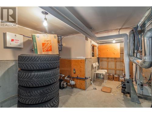 4534 Gallaghers Edgewood Court, Kelowna, BC - Indoor Photo Showing Garage