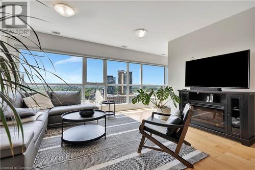 1 Victoria Street S Unit# 1001, Kitchener, ON - Indoor Photo Showing Living Room