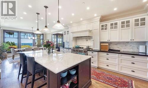 1373 Chartwell Drive, West Vancouver, BC - Indoor Photo Showing Kitchen With Upgraded Kitchen