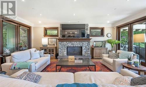 1373 Chartwell Drive, West Vancouver, BC - Indoor Photo Showing Living Room With Fireplace