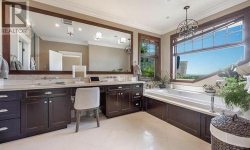 1373 Chartwell Drive, West Vancouver, BC - Indoor Photo Showing Bathroom