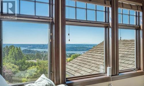 1373 Chartwell Drive, West Vancouver, BC - Indoor Photo Showing Other Room With Body Of Water