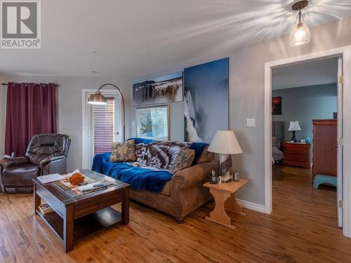 2245 Atkinson Street Unit# 301, Penticton, BC - Indoor Photo Showing Living Room