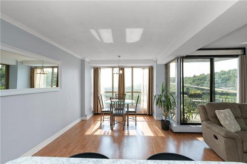 150 Charlton Avenue E|Unit #2206, Hamilton, ON - Indoor Photo Showing Living Room