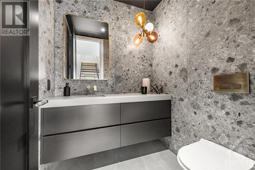 322 Perrier Avenue, Ottawa, ON - Indoor Photo Showing Bathroom