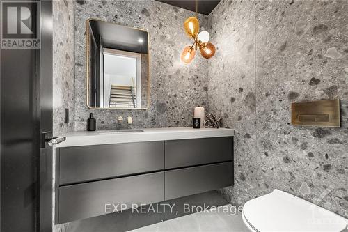 322 Perrier Avenue, Ottawa, ON - Indoor Photo Showing Bathroom