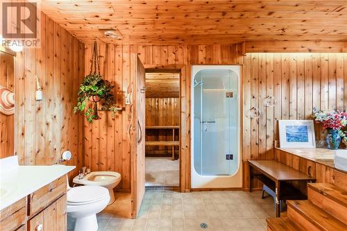 917 Roderick Avenue, Sudbury, ON - Indoor Photo Showing Bathroom