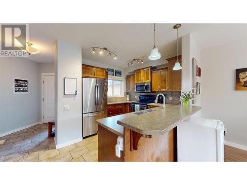 218 Glen Park Drive Unit# 21, Kelowna, BC - Indoor Photo Showing Kitchen