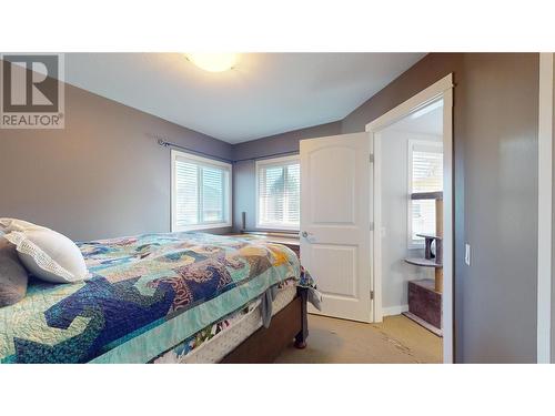 218 Glen Park Drive Unit# 21, Kelowna, BC - Indoor Photo Showing Bedroom