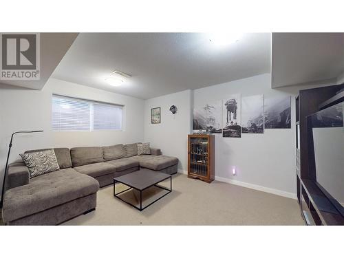 218 Glen Park Drive Unit# 21, Kelowna, BC - Indoor Photo Showing Living Room