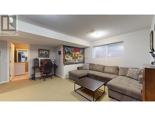 218 Glen Park Drive Unit# 21, Kelowna, BC - Indoor Photo Showing Living Room