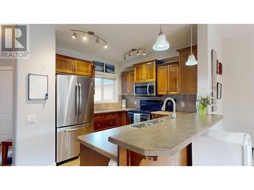 218 Glen Park Drive Unit# 21, Kelowna, BC - Indoor Photo Showing Kitchen