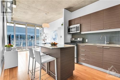 349 Mcleod Street Unit#821, Ottawa, ON - Indoor Photo Showing Kitchen With Stainless Steel Kitchen With Upgraded Kitchen