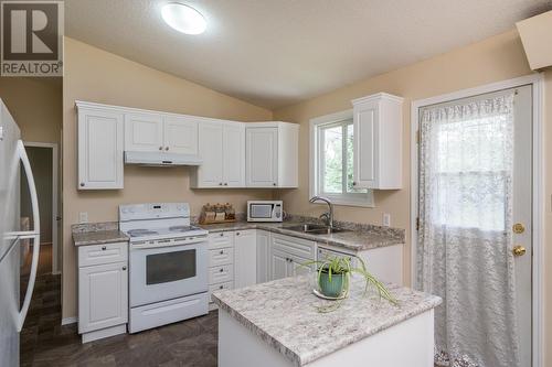 433 N Patterson Street, Prince George, BC - Indoor Photo Showing Kitchen With Double Sink