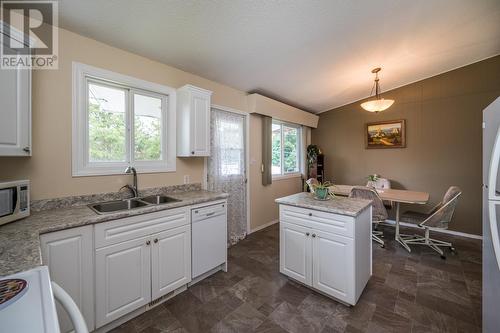 433 N Patterson Street, Prince George, BC - Indoor Photo Showing Kitchen With Double Sink