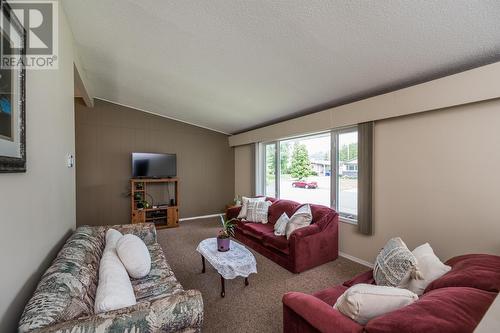 433 N Patterson Street, Prince George, BC - Indoor Photo Showing Living Room