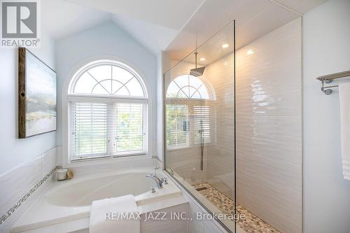 196 Millburn Drive, Clarington (Bowmanville), ON - Indoor Photo Showing Bathroom