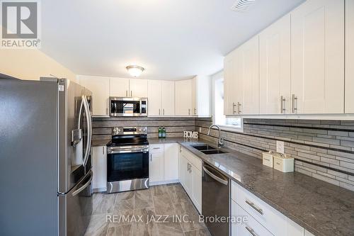 196 Millburn Drive, Clarington (Bowmanville), ON - Indoor Photo Showing Kitchen With Double Sink