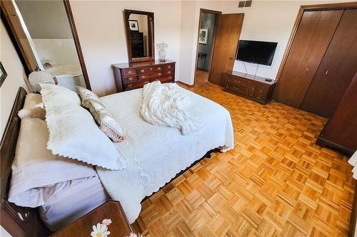 15 Presidio Drive, Hamilton, ON - Indoor Photo Showing Bedroom