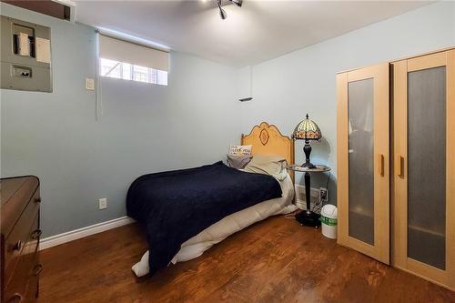 15 Presidio Drive, Hamilton, ON - Indoor Photo Showing Bedroom