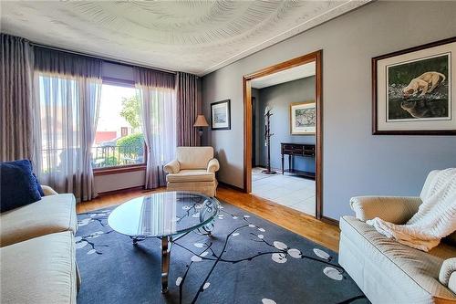 15 Presidio Drive, Hamilton, ON - Indoor Photo Showing Living Room