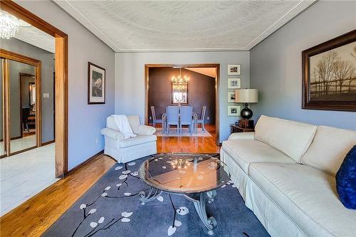 15 Presidio Drive, Hamilton, ON - Indoor Photo Showing Living Room