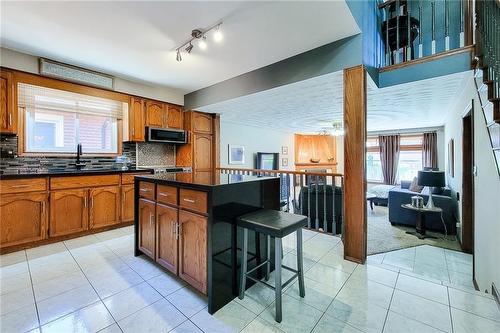 15 Presidio Drive, Hamilton, ON - Indoor Photo Showing Kitchen