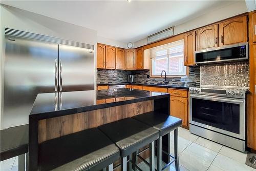 15 Presidio Drive, Hamilton, ON - Indoor Photo Showing Kitchen