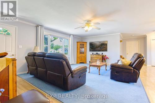 128 Cook Avenue, Fort Erie, ON - Indoor Photo Showing Living Room