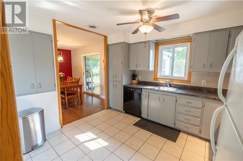 3504 Marydale Avenue, Cornwall, ON - Indoor Photo Showing Kitchen