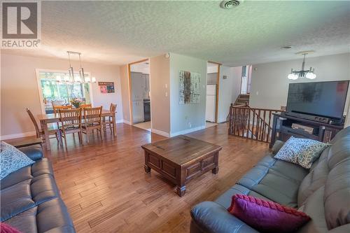 3504 Marydale Avenue, Cornwall, ON - Indoor Photo Showing Living Room