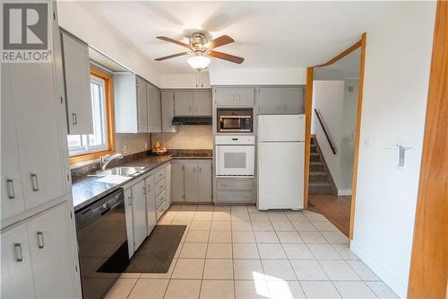 3504 Marydale Avenue, Cornwall, ON - Indoor Photo Showing Kitchen