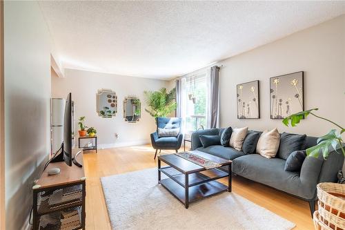 657 Francis Road|Unit #3, Burlington, ON - Indoor Photo Showing Living Room