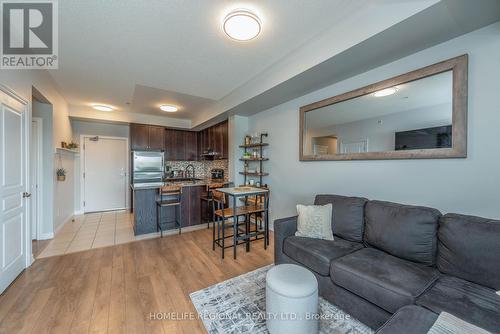 439 - 570 Lolita Gardens, Mississauga (Mississauga Valleys), ON - Indoor Photo Showing Living Room