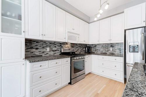 5232 Stonehaven Drive, Burlington, ON - Indoor Photo Showing Kitchen With Upgraded Kitchen