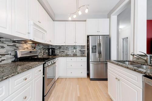 5232 Stonehaven Drive, Burlington, ON - Indoor Photo Showing Kitchen With Stainless Steel Kitchen With Double Sink With Upgraded Kitchen