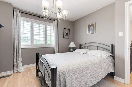 5232 Stonehaven Drive, Burlington, ON - Indoor Photo Showing Bedroom