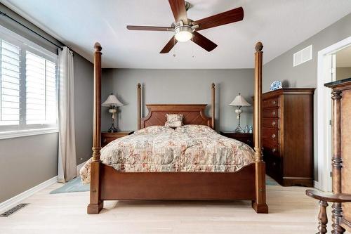 5232 Stonehaven Drive, Burlington, ON - Indoor Photo Showing Bedroom