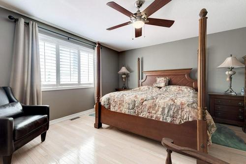 5232 Stonehaven Drive, Burlington, ON - Indoor Photo Showing Bedroom