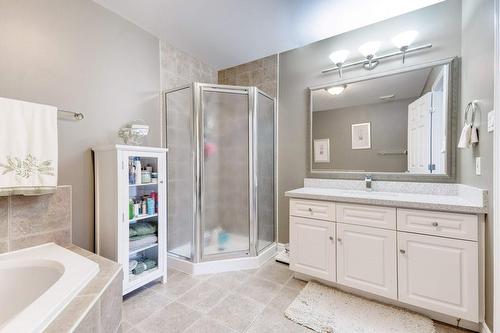 5232 Stonehaven Drive, Burlington, ON - Indoor Photo Showing Bathroom