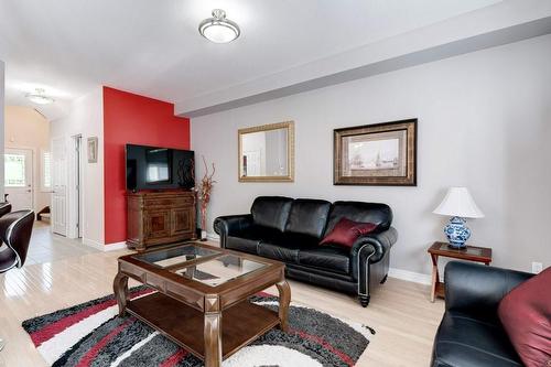 5232 Stonehaven Drive, Burlington, ON - Indoor Photo Showing Living Room