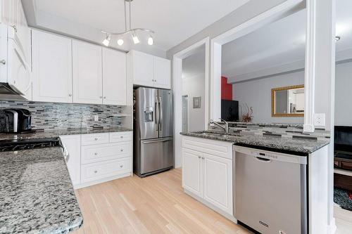 5232 Stonehaven Drive, Burlington, ON - Indoor Photo Showing Kitchen With Stainless Steel Kitchen With Double Sink With Upgraded Kitchen