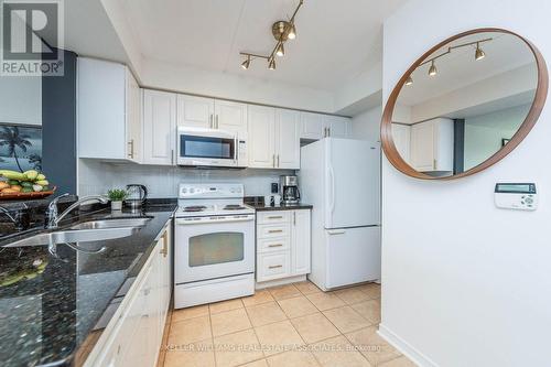 208 - 35 Via Rosedale W, Brampton (Sandringham-Wellington), ON - Indoor Photo Showing Kitchen With Double Sink