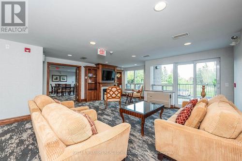 208 - 35 Via Rosedale W, Brampton (Sandringham-Wellington), ON - Indoor Photo Showing Living Room