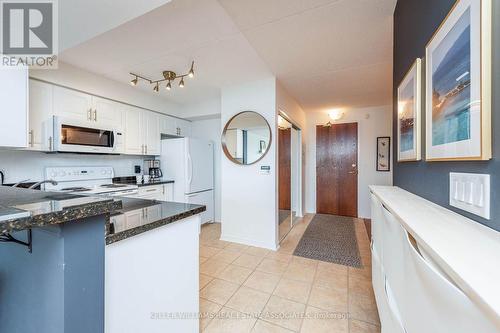 208 - 35 Via Rosedale W, Brampton, ON - Indoor Photo Showing Kitchen