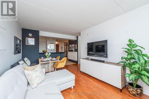 208 - 35 Via Rosedale W, Brampton (Sandringham-Wellington), ON - Indoor Photo Showing Living Room