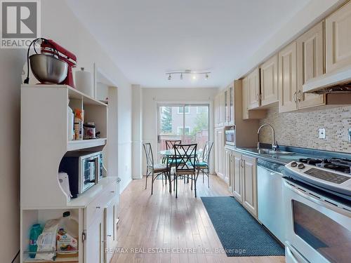 6155 Snowy Owl Crescent, Mississauga (Lisgar), ON - Indoor Photo Showing Kitchen