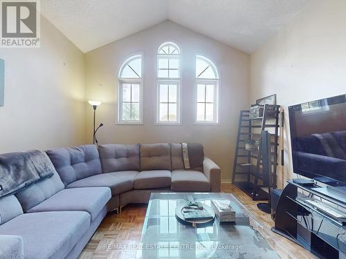 6155 Snowy Owl Crescent, Mississauga (Lisgar), ON - Indoor Photo Showing Living Room