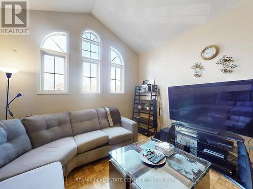 6155 Snowy Owl Crescent, Mississauga (Lisgar), ON - Indoor Photo Showing Living Room