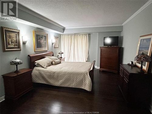 5125 Riverside Drive East Unit# 202, Windsor, ON - Indoor Photo Showing Bedroom